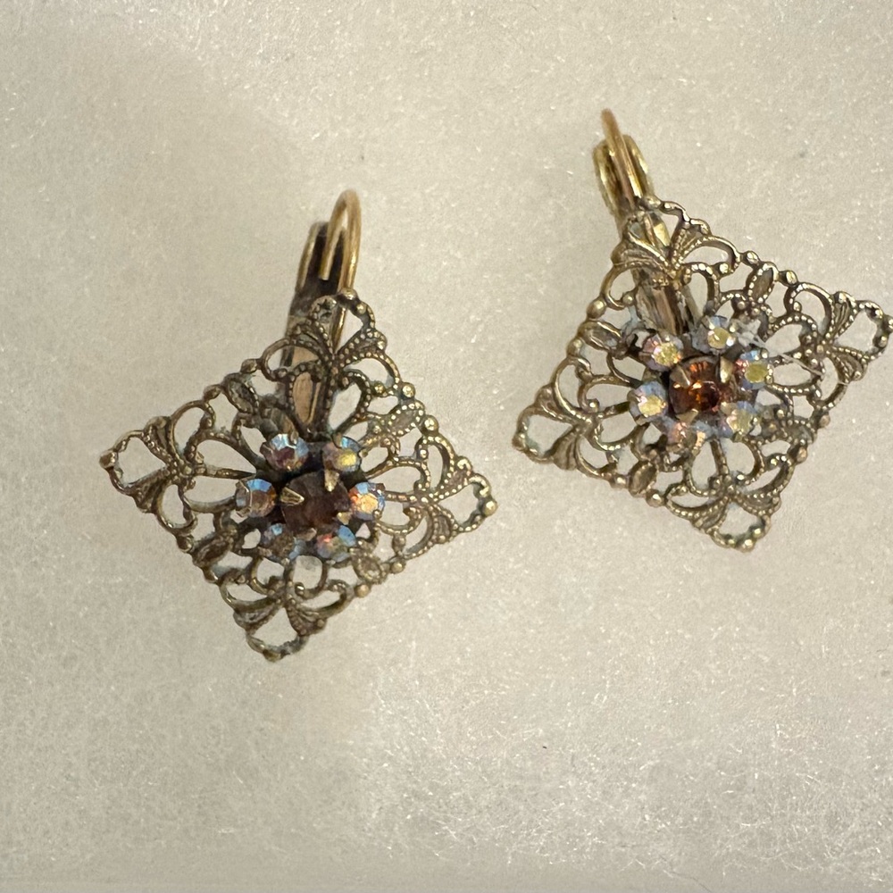 Vintage-Inspired Gold Filigree Earrings